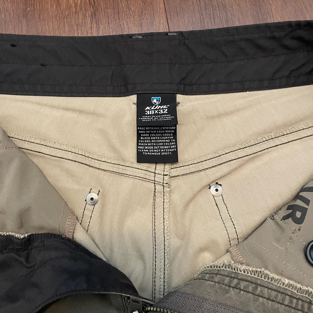 Kuhl Revolvr 30x32 in olive green